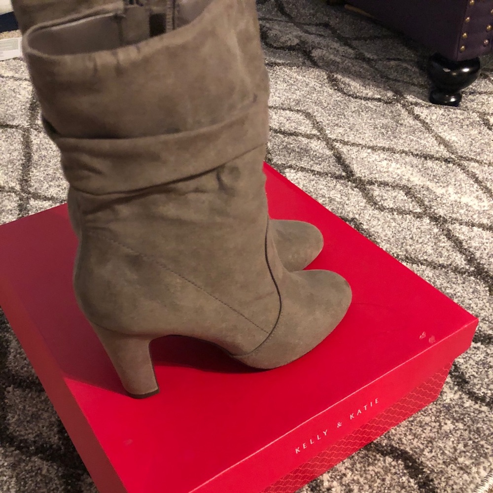 Women brand new boots Kelly & Katie size 6.5